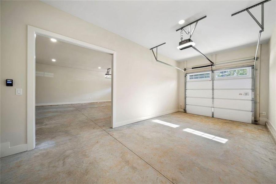 Spacious, unfurnished interior of a new home in , Atlanta (Image 43).