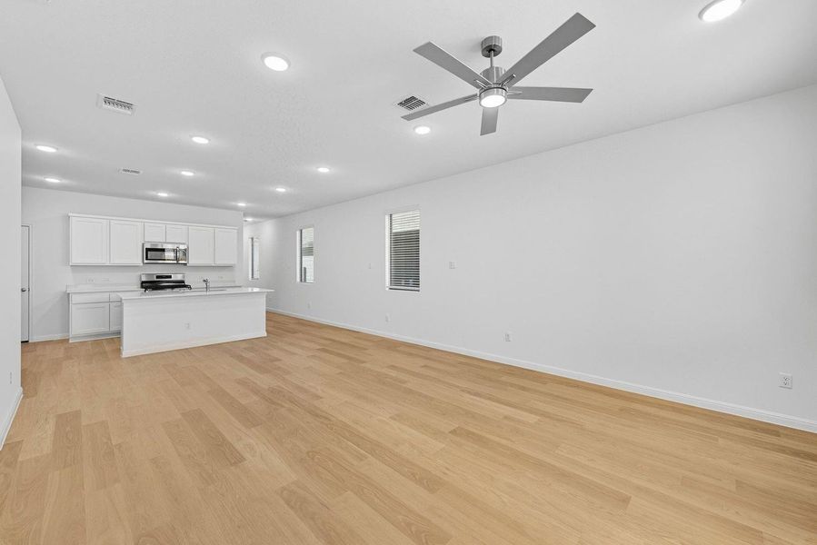 Spacious, unfurnished interior of a new home in Trinity Ranch, Elgin (Image 17). Spacious, unfurnished interior of a new home in Trinity Ranch, Elgin (Image 17).