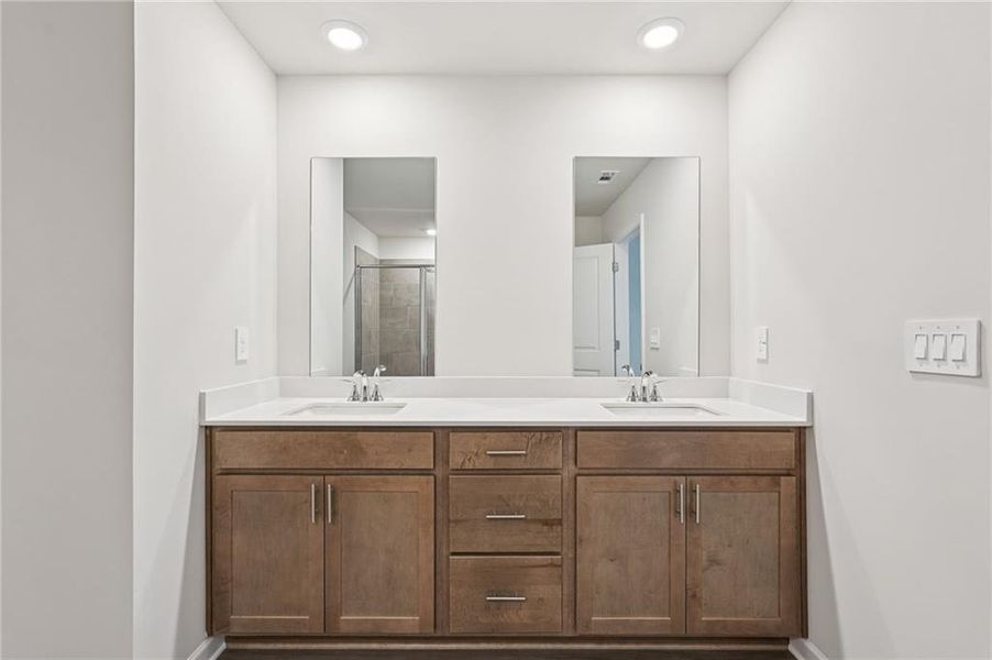 Furnished interior view inside a new home in Ivey Township, Dallas (Image 17).