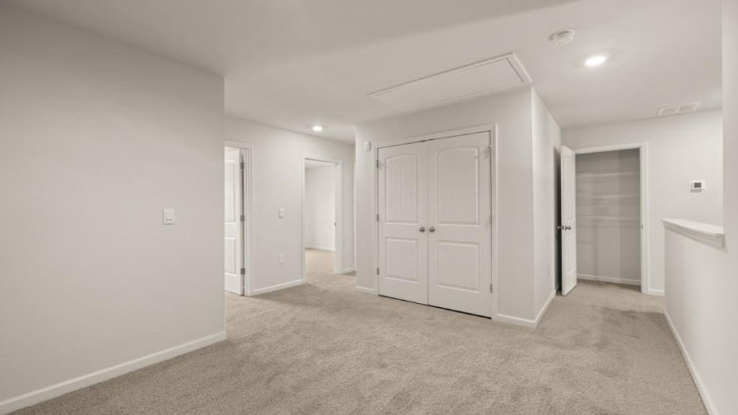 Spacious, unfurnished interior of a new home in Falcon Landing Townhomes, Gainesville (Image 12).