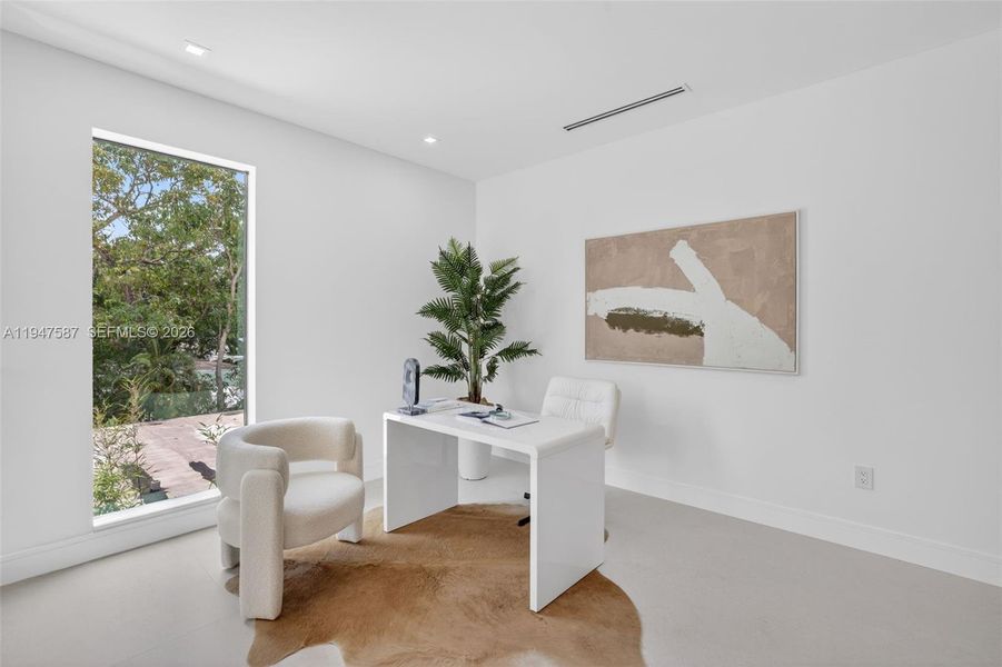 Furnished interior view inside a new home in , Fort Lauderdale (Image 53).