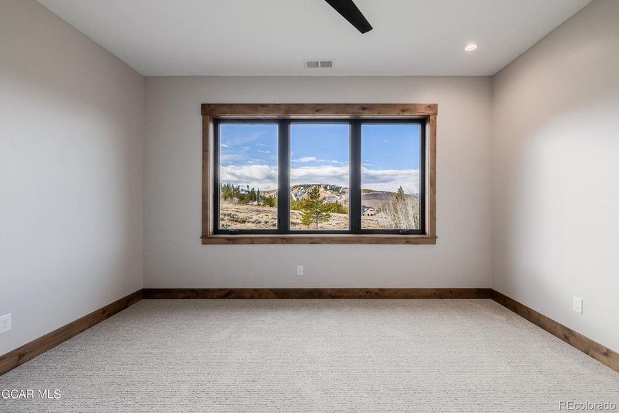 Spacious, unfurnished interior of a new home in , Granby (Image 42).