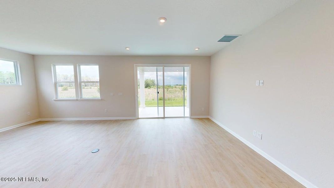 Spacious, unfurnished interior of a new home in Lakes at Bella Lago, Green Cove Springs (Image 13).