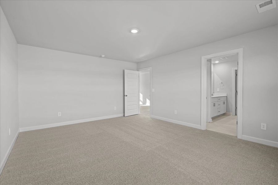 Spacious, unfurnished interior of a new home in Brayfield Manor - Signature Collection, Wellford (Image 22).