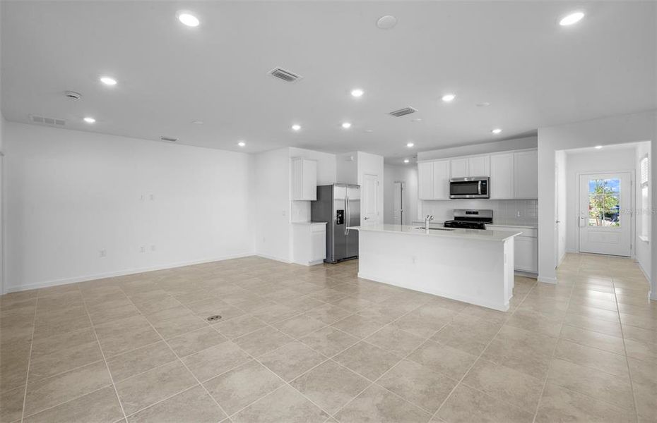Spacious, unfurnished interior of a new home in Reagan Landing, Bradenton (Image 15). Spacious, unfurnished interior of a new home in Reagan Landing, Bradenton (Image 15).