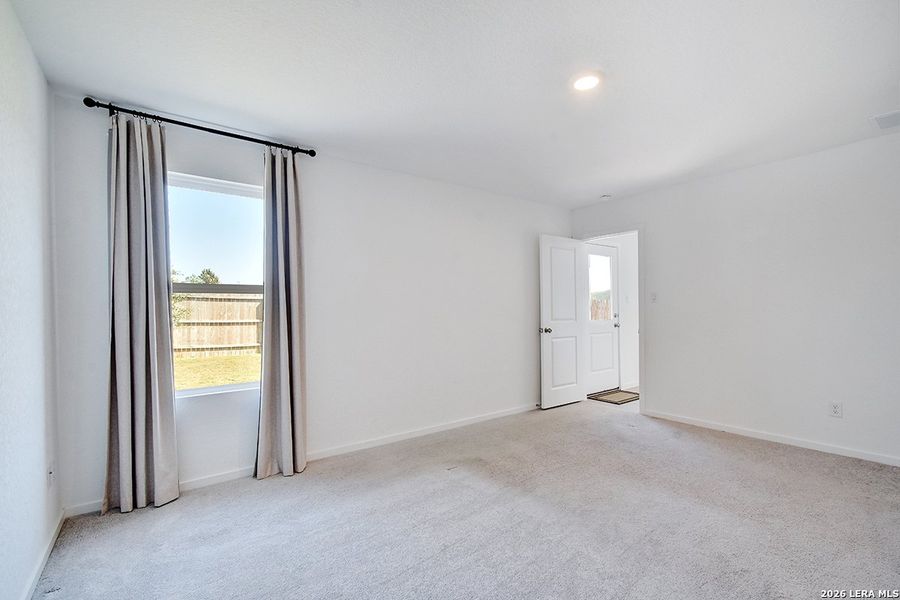 Spacious, unfurnished interior of a new home in Ridgeland, Kerrville (Image 23).