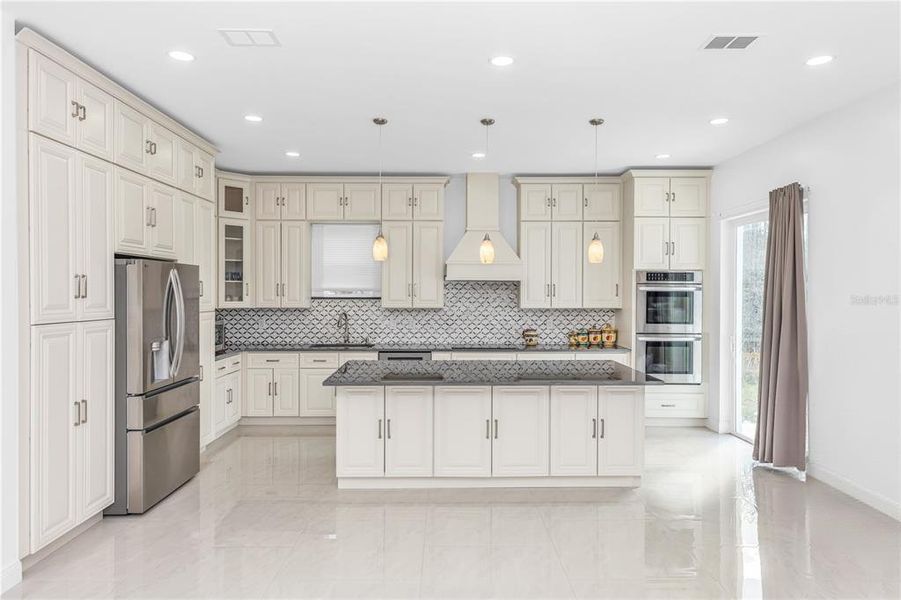 Furnished interior view inside a new home in , Orlando (Image 10).