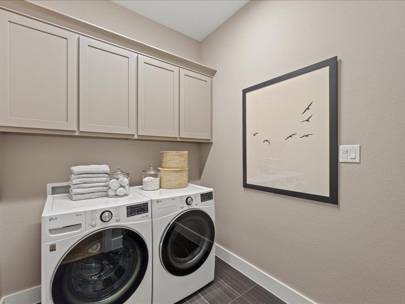 Furnished interior view inside a new home in Nelson Lake Estates, Rockwall (Image 30).