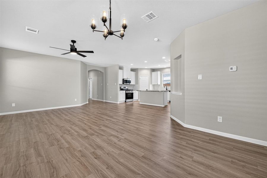 Spacious, unfurnished interior of a new home in La Segarra, Brookshire (Image 40).