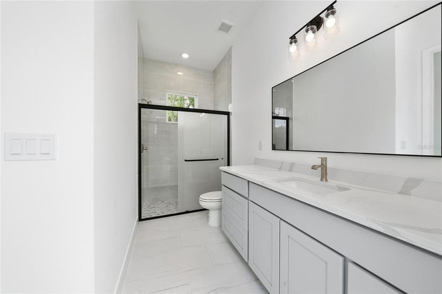 Furnished interior view inside a new home in , Orlando (Image 8).