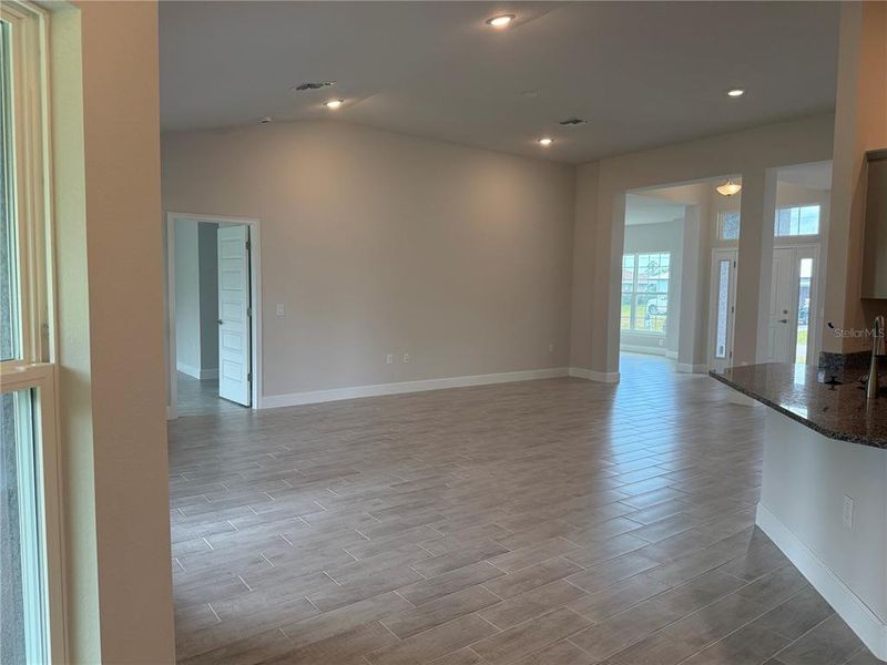Spacious, unfurnished interior of a new home in South Gulf Cove, Port Charlotte (Image 13).