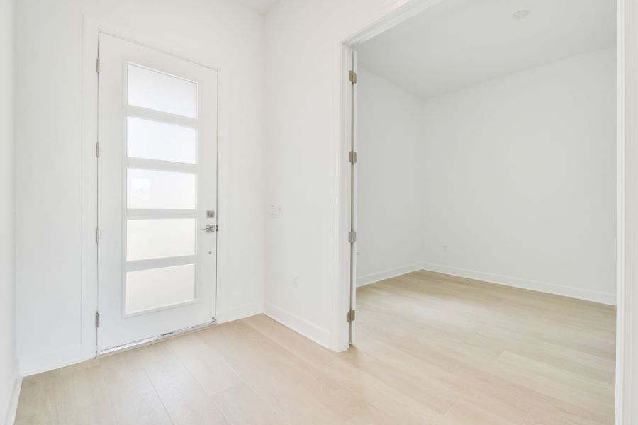 Spacious, unfurnished interior of a new home in Greyhawk Landing, Lake Worth (Image 32).