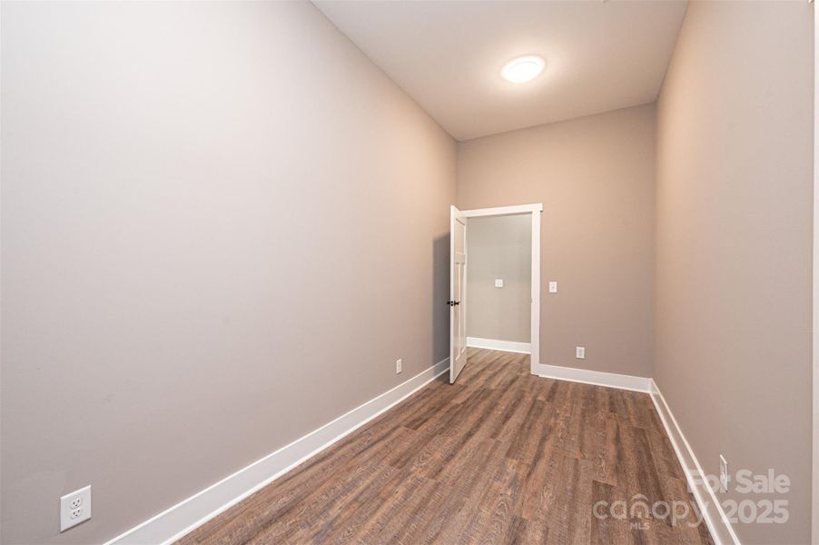 Spacious, unfurnished interior of a new home in , Lenoir (Image 26).