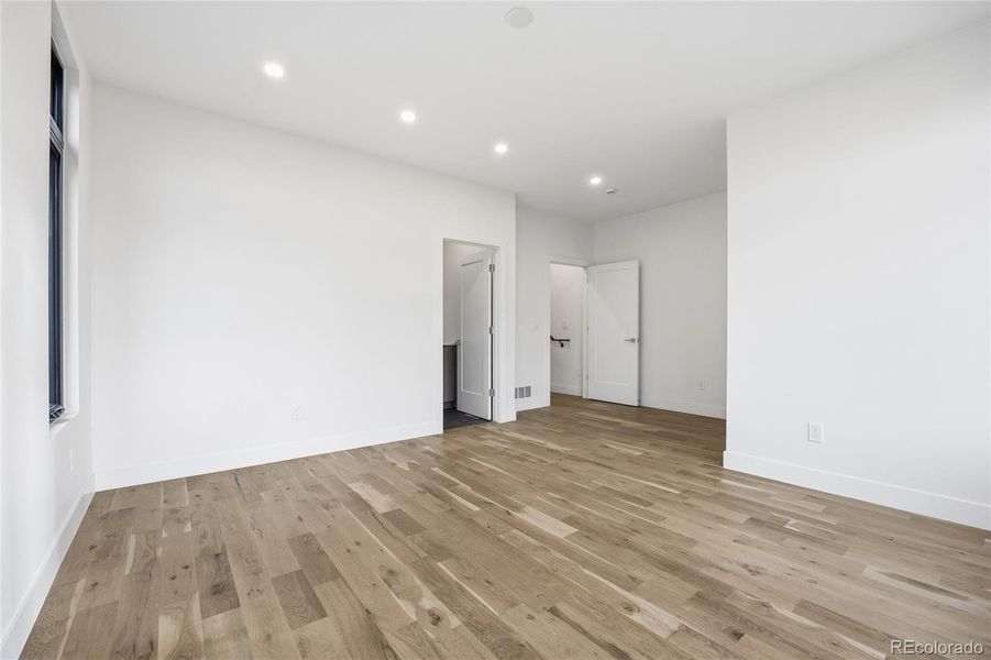 Spacious, unfurnished interior of a new home in , Denver (Image 17).