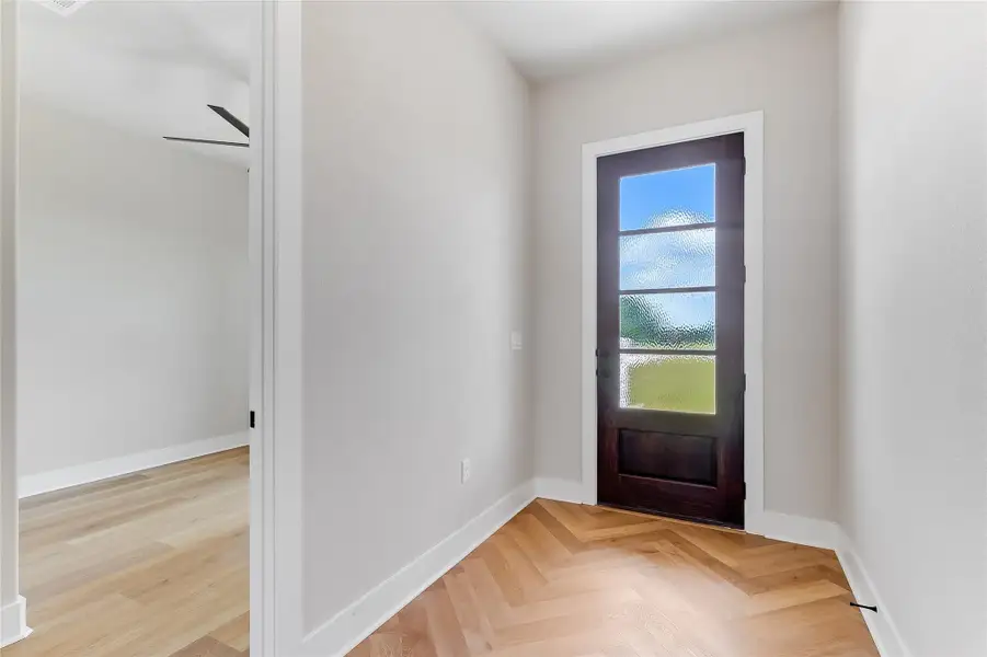 Entrance foyer with parquet floors and baseboards