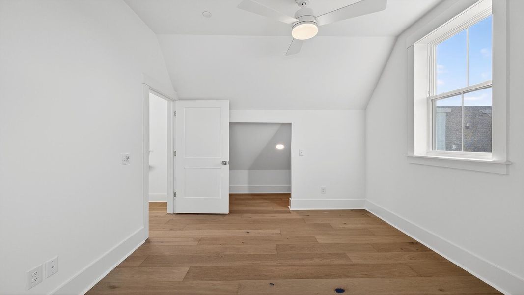 Spacious, unfurnished interior of a new home in Grants Court, Charleston (Image 15).
