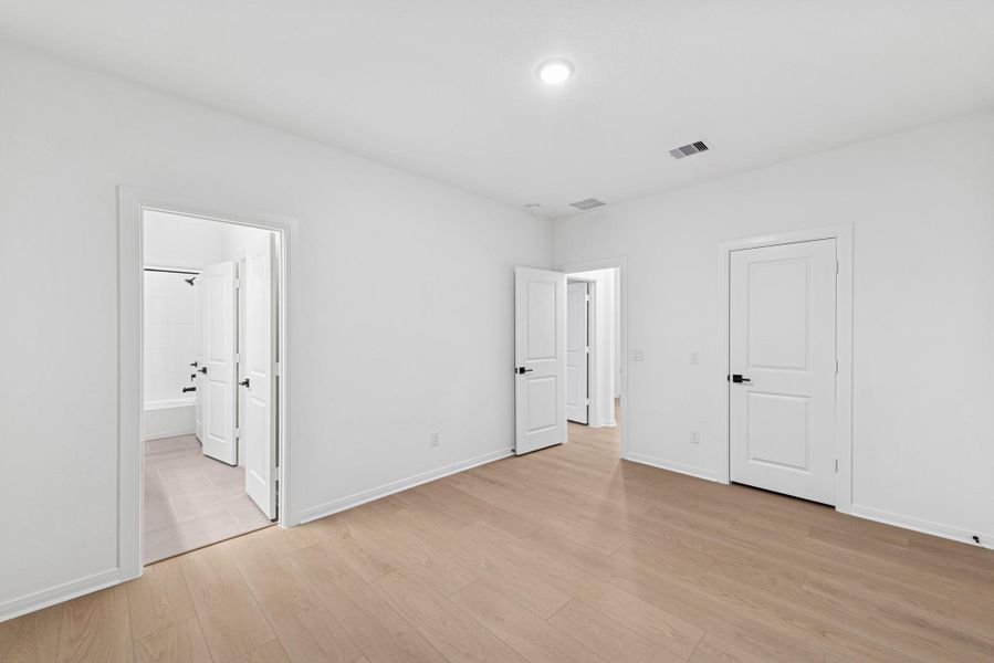 Spacious, unfurnished interior of a new home in Escondido 60' Homesites, Magnolia (Image 15).