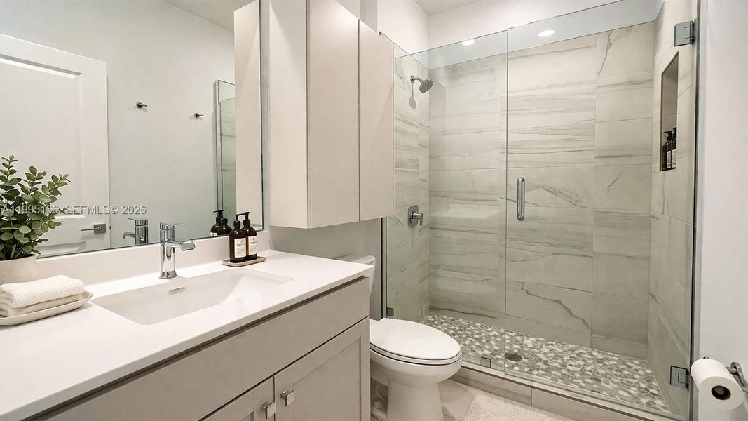 Well-maintained bathroom serving secondary bedrooms Well-maintained bathroom serving secondary bedrooms