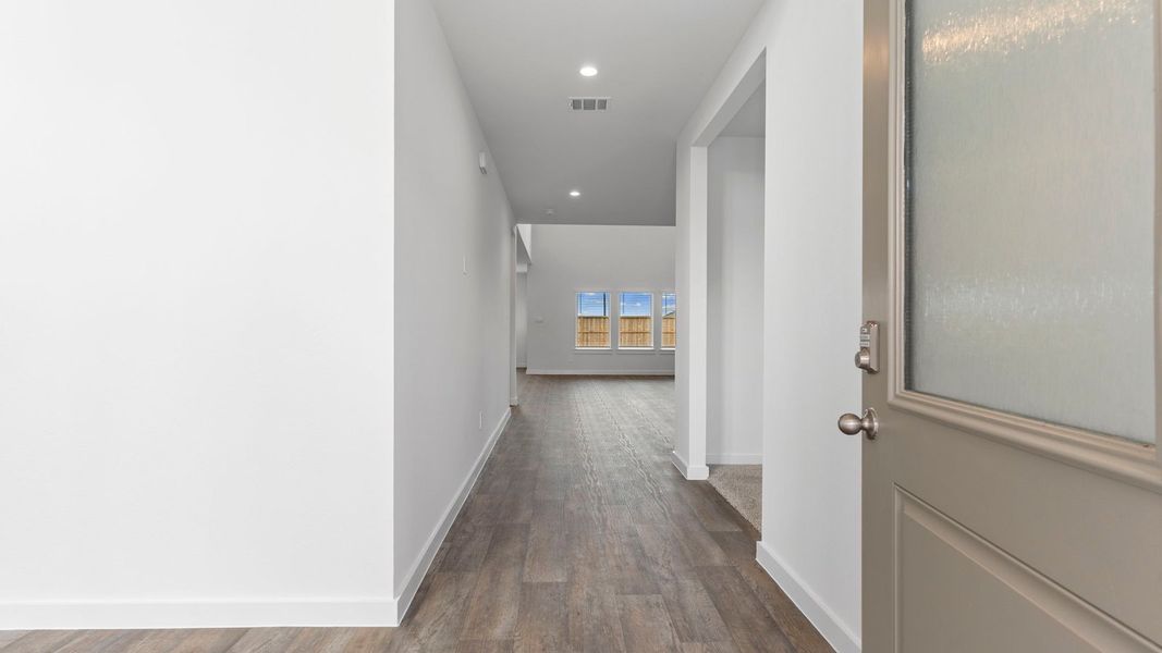 Spacious, unfurnished interior of a new home in Evergreen, Rosenberg (Image 12).