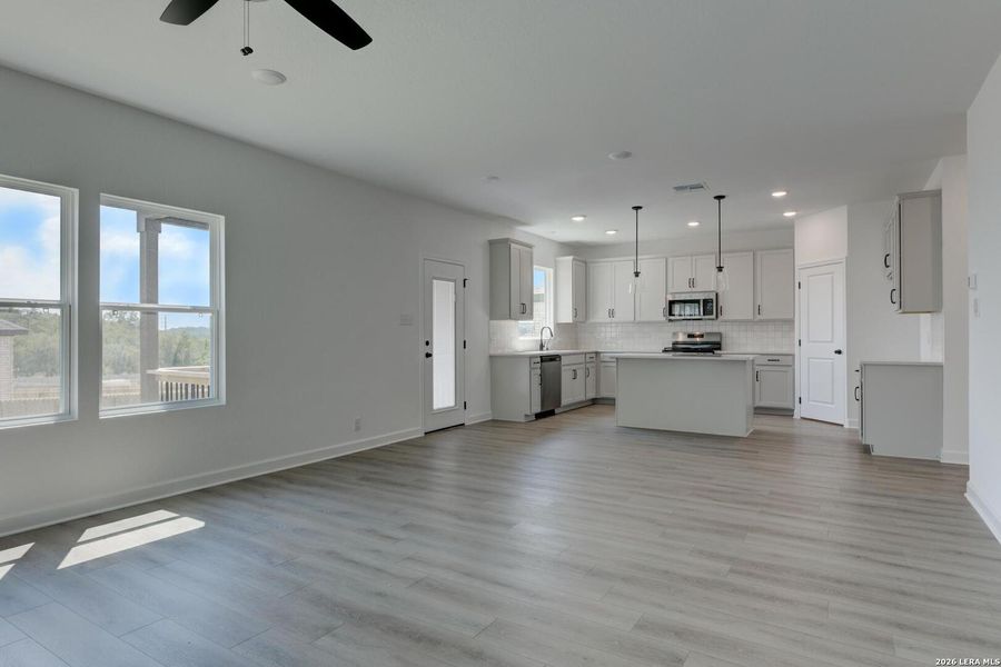 Spacious, unfurnished interior of a new home in Arcadia Ridge, San Antonio (Image 16).