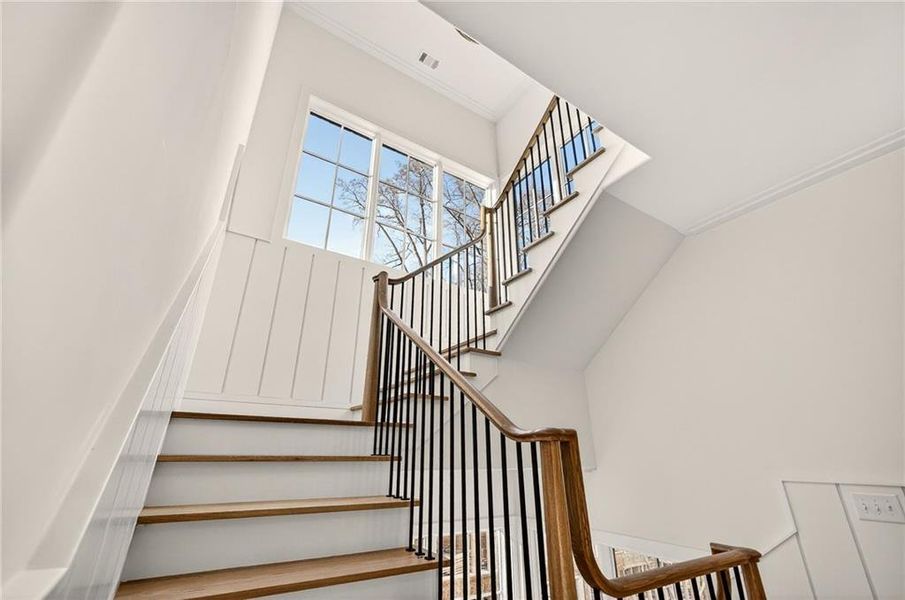 Spacious, unfurnished interior of a new home in , Atlanta (Image 17).