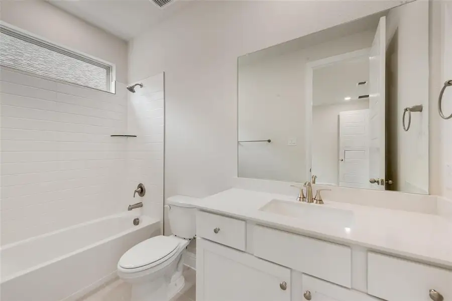 Furnished interior view inside a new home in Sutton Fields, Celina (Image 9).