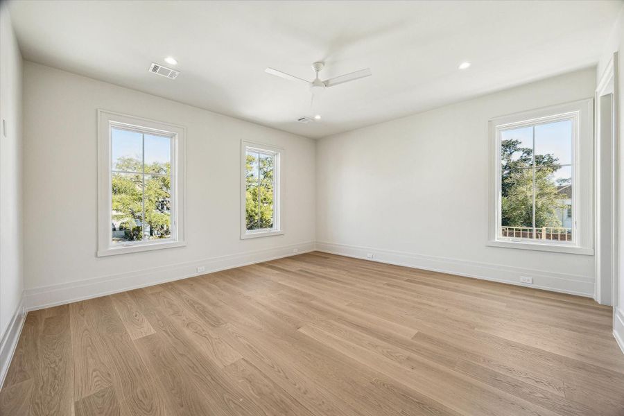 Spacious, unfurnished interior of a new home in , Houston (Image 27).