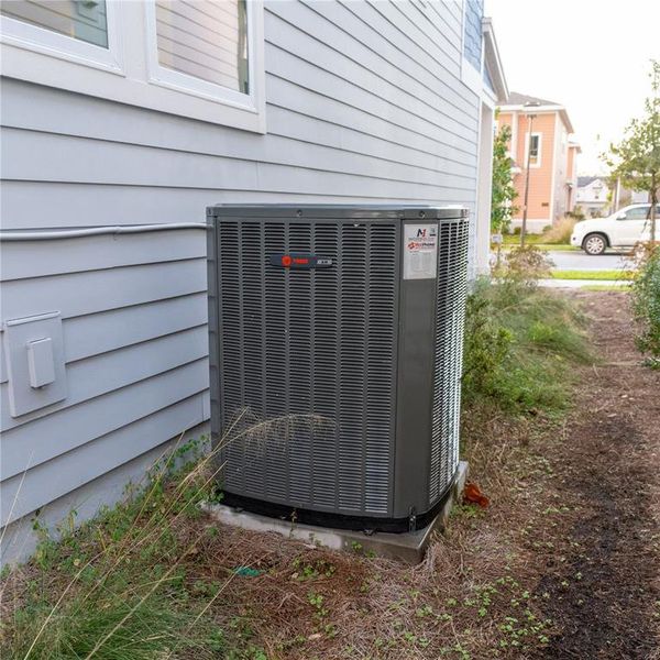 Exterior details and patio area of a home in Weslyn Park in Sunbridge 34', St. Cloud (Image 30).