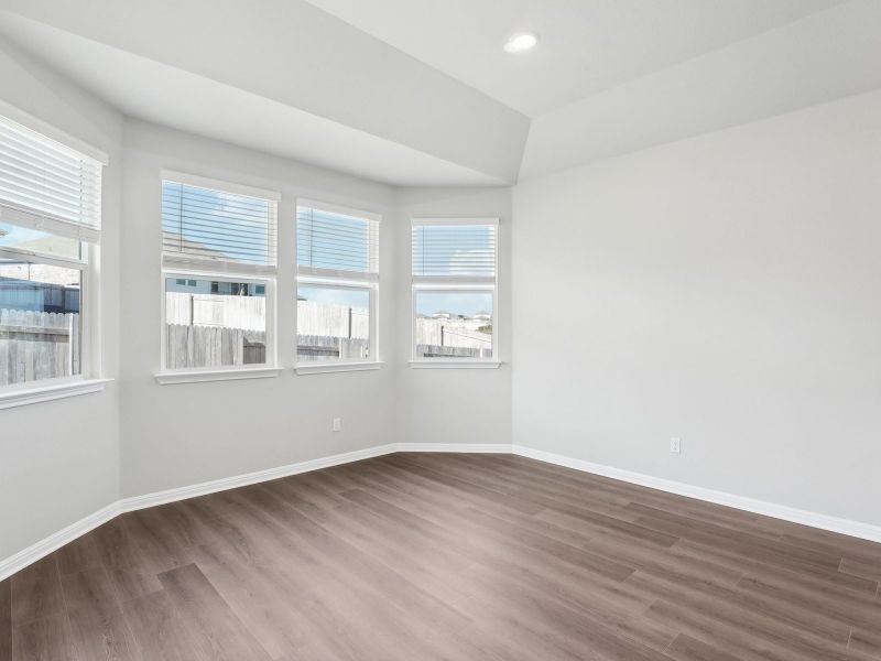 Spacious, unfurnished interior of a new home in Big Sky Ranch - Executive Collection, Dripping Springs (Image 12).