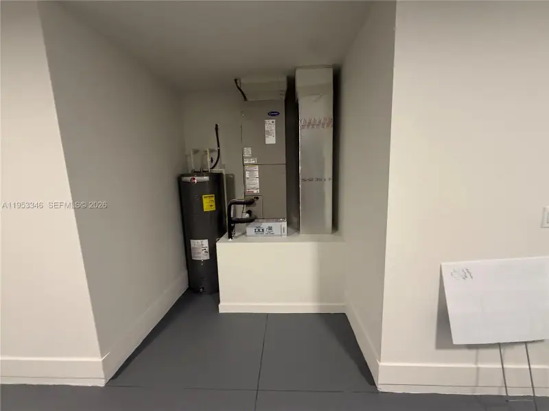 Close-up of interior finishes inside a home in , Dunnellon (Image 6).