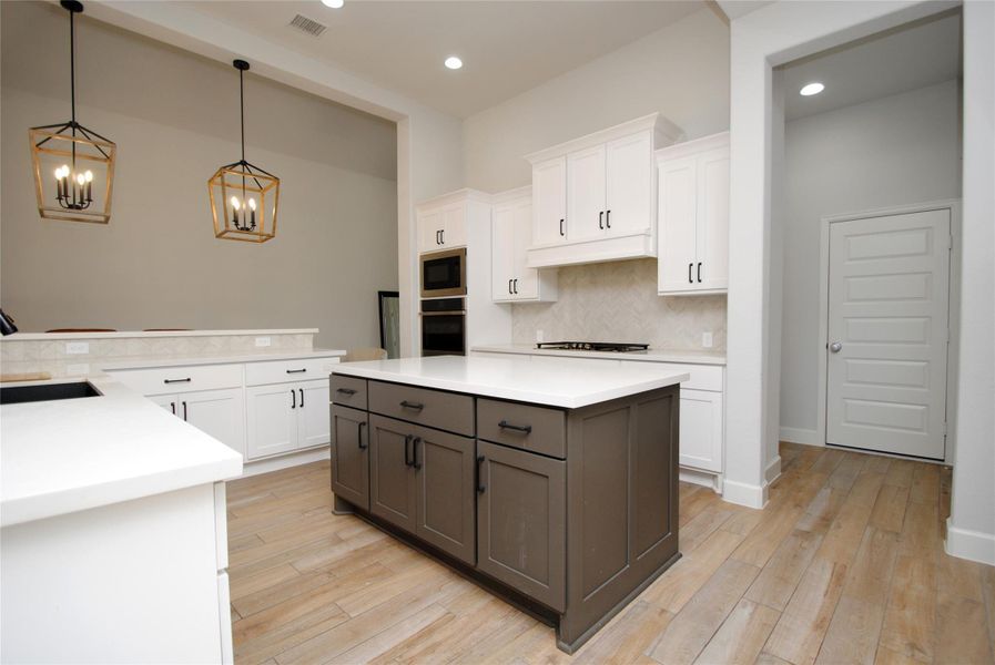 Furnished interior view inside a new home in Cross Creek Ranch, Fulshear (Image 25).