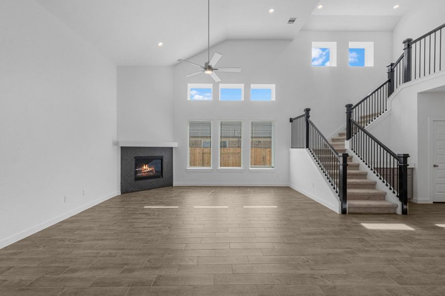 Spacious, unfurnished interior of a new home in Briarwood Crossing, Rosenberg (Image 13).
