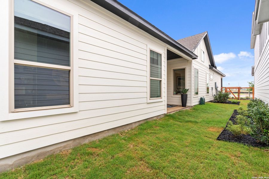 Exterior details and patio area of a home in The Crossvine, Schertz (Image 23).