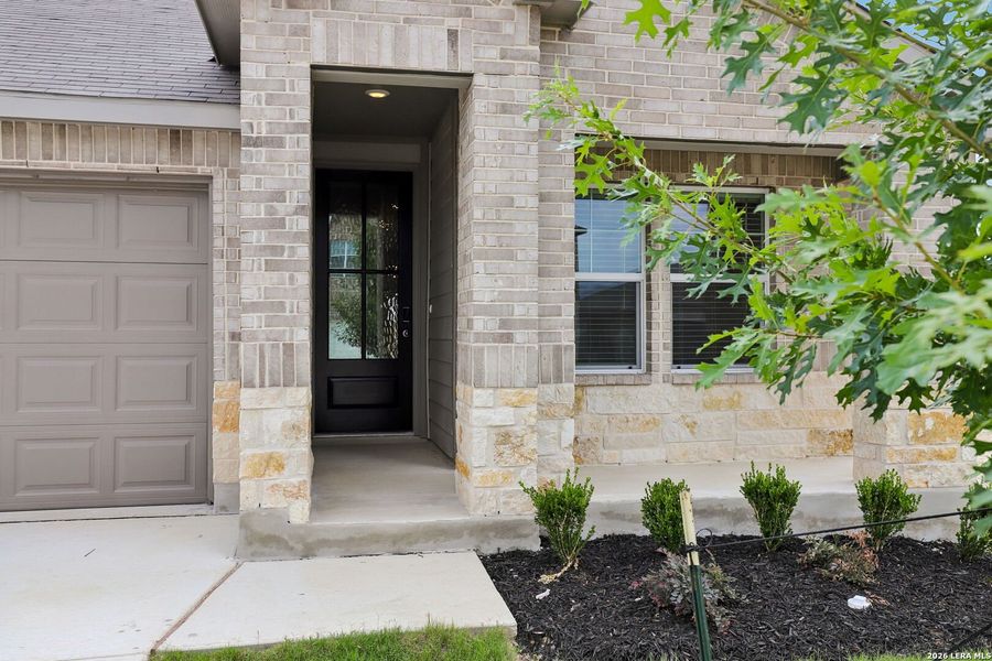Exterior details and patio area of a home in Thomas Pond, San Antonio (Image 3). Exterior details and patio area of a home in Thomas Pond, San Antonio (Image 3).