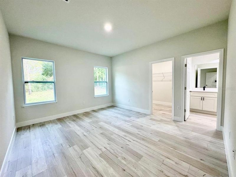 Spacious, unfurnished interior of a new home in , Citrus Springs (Image 24).