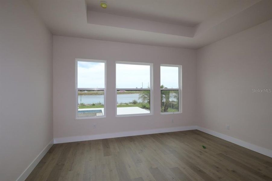 Spacious, unfurnished interior of a new home in Palmera Wellen Park – Executive Series, Venice (Image 21). Spacious, unfurnished interior of a new home in Palmera Wellen Park – Executive Series, Venice (Image 21).