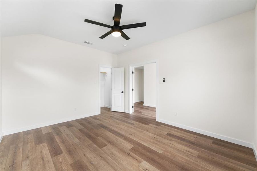 Spacious, unfurnished interior of a new home in , Dallas (Image 38).