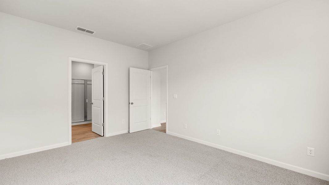 Representative unfurnished interior of a home built from the Cali by D.R. Horton in Sheffield Highlands, Dallas (Image 32).