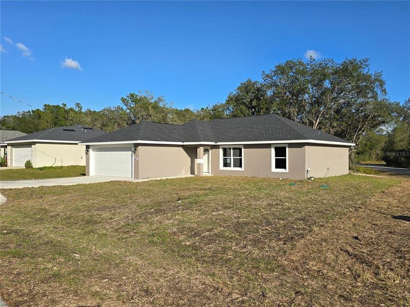 Exterior details and patio area of a home in , Ocala (Image 4). Exterior details and patio area of a home in , Ocala (Image 4).