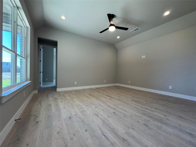 Spacious, unfurnished interior of a new home in Coyote Crossing, Godley (Image 14). Spacious, unfurnished interior of a new home in Coyote Crossing, Godley (Image 14).