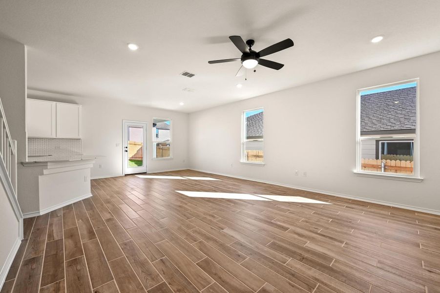 Spacious, unfurnished interior of a new home in Creekside at Estancia, Austin (Image 17).