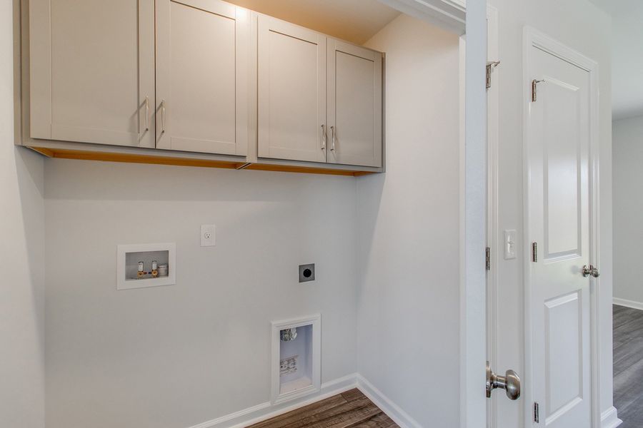 Spacious, unfurnished interior of a new home in Astoria, Columbia (Image 27).