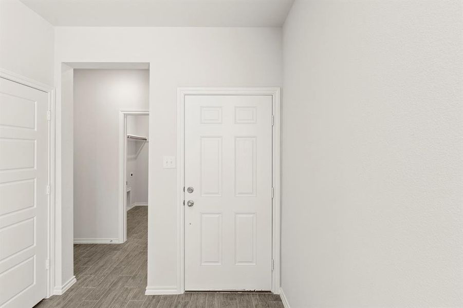 03. 1710 Potomac - Entry