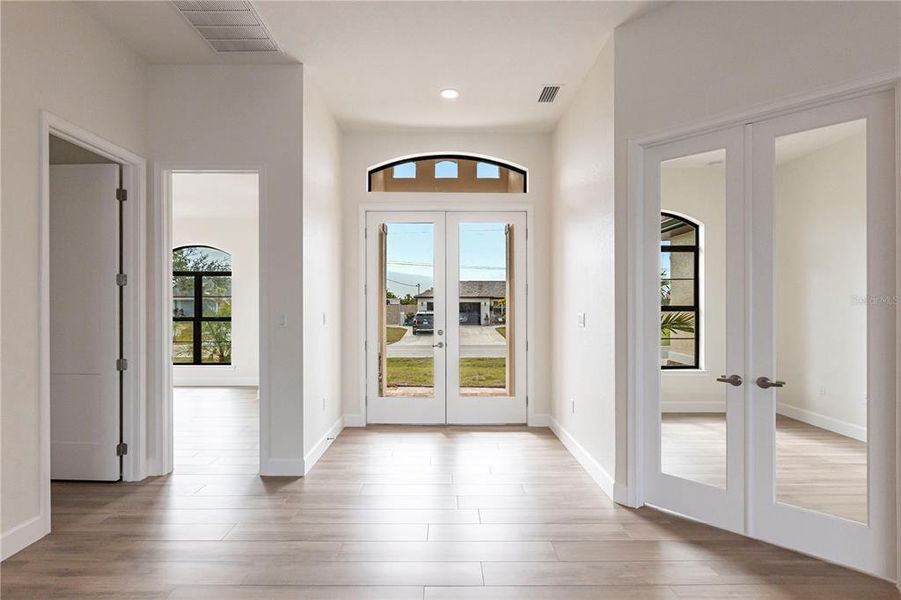 Spacious, unfurnished interior of a new home in , Port Charlotte (Image 41).