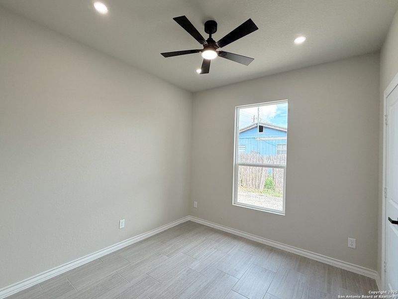 Spacious, unfurnished interior of a new home in , Natalia (Image 25).