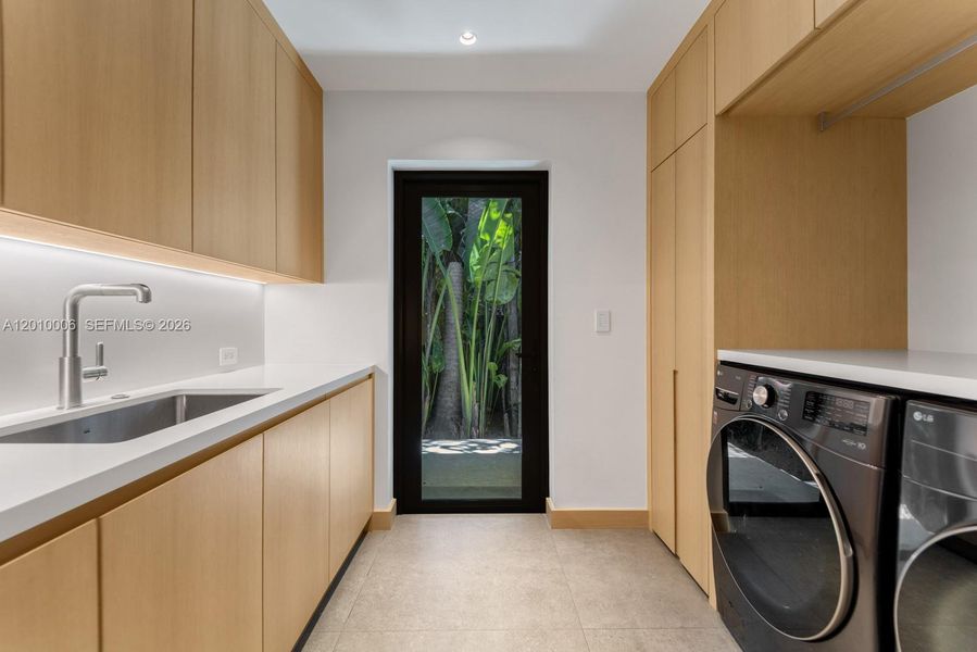 Furnished interior view inside a new home in , Coral Gables (Image 35).