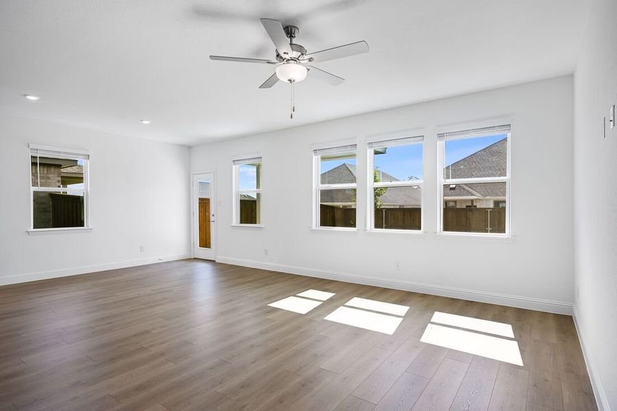 Spacious, unfurnished interior of a new home in Madero 50s, Fort Worth (Image 12). Spacious, unfurnished interior of a new home in Madero 50s, Fort Worth (Image 12).