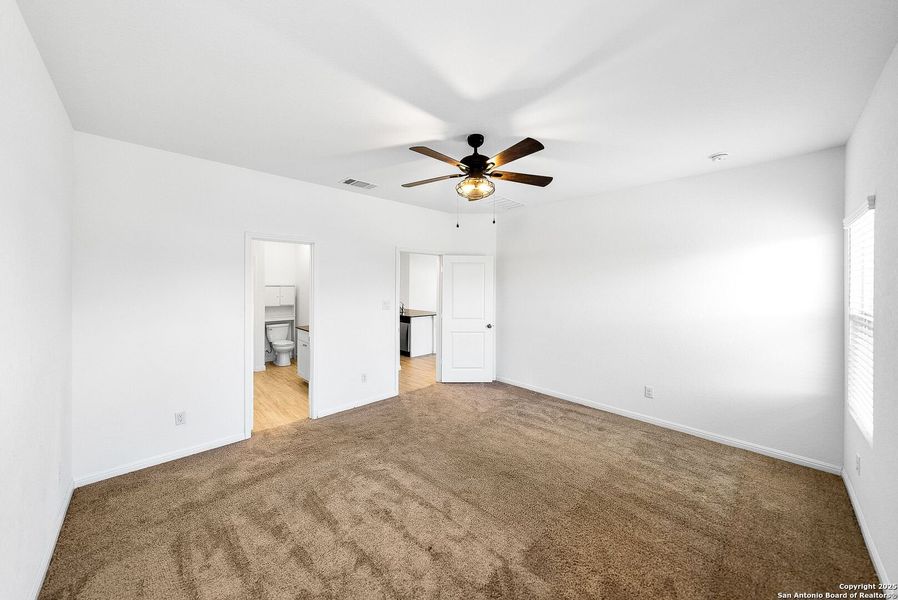 Spacious, unfurnished interior of a new home in , Bulverde (Image 19).