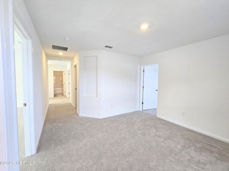 Spacious, unfurnished interior of a new home in Hyland Trail, Green Cove Springs (Image 63).