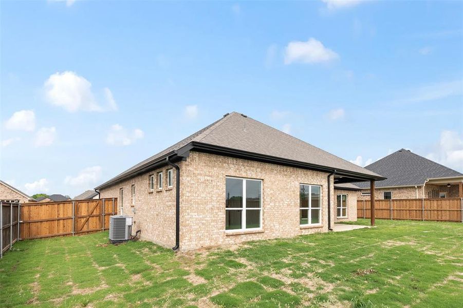 Exterior details and patio area of a home in , Mabank (Image 3).